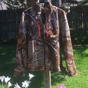 Women NWT Large Under Armour infrared cold gear storm 1 camo jacket